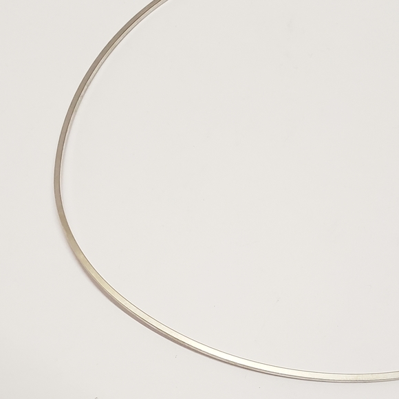 Minimalist Silvertone Thin Metal Choker - Picture 8 of 9